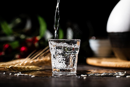 一眼辨真醇 解讀白酒酒花中的品質密碼
